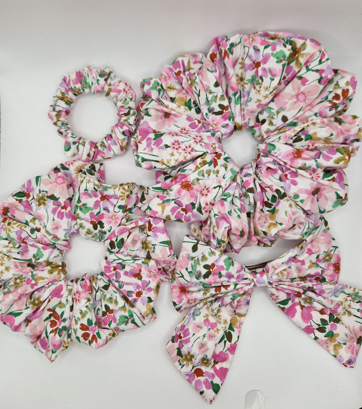EVELYN Pink Blossom Scrunchie - Medium