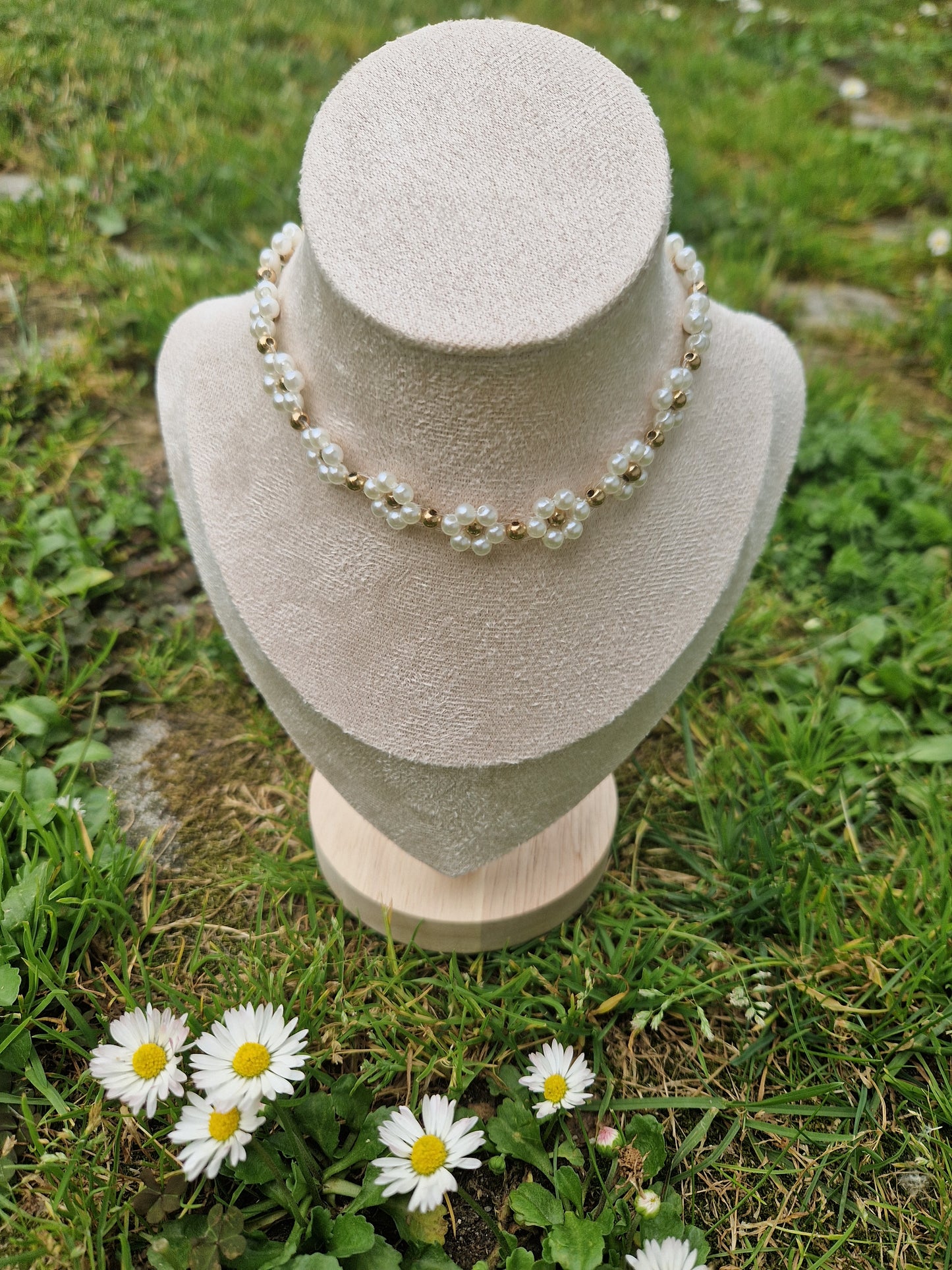Handmade  Mini Pearls Daisy Necklace  (Gold Color Lock)