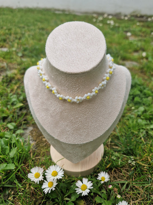 Handmade Margherita MIni Beaded Necklace (Gold Color Lock)