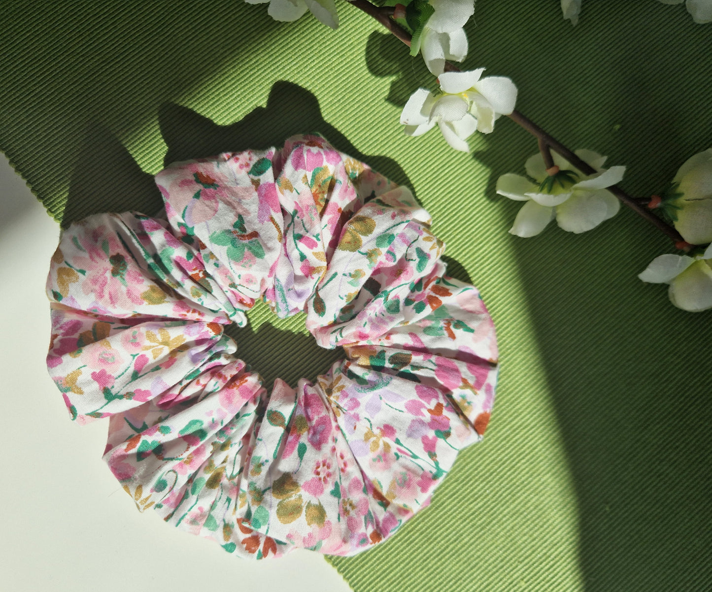 EVELYN Pink Blossom Scrunchie - Medium